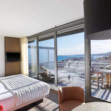 Le Meridien Szálloda 4*