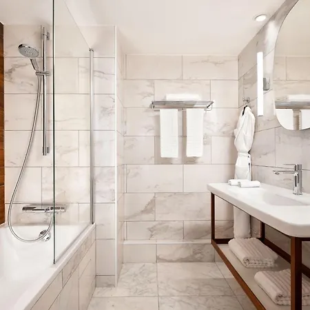 Le Meridien 4*