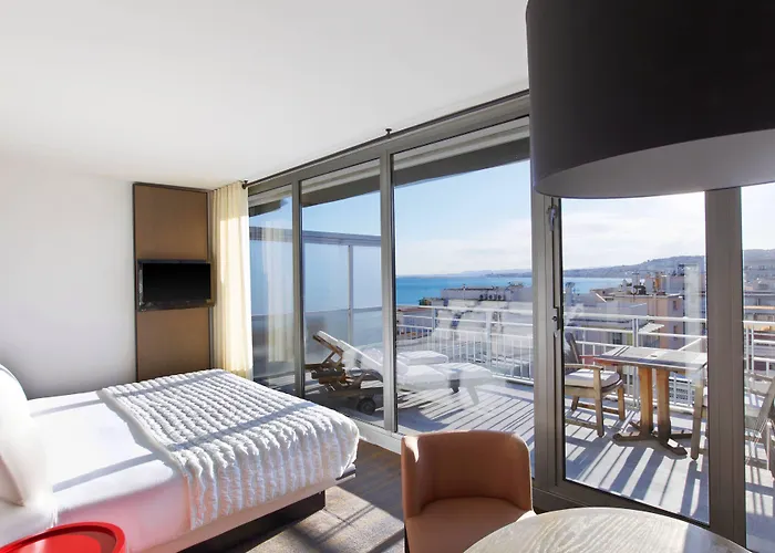 Le Meridien מלון 4*