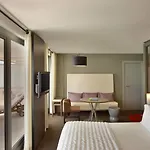 Le Meridien מלון